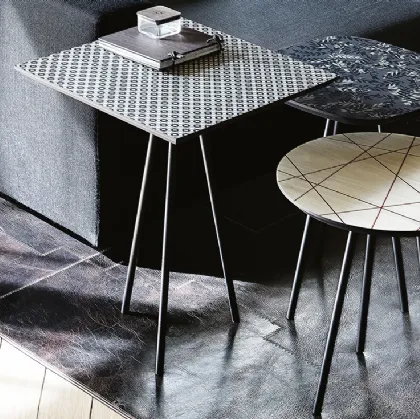 Tavolino in acero serigrafato e base in acciaio Kaos di Cattelan Italia