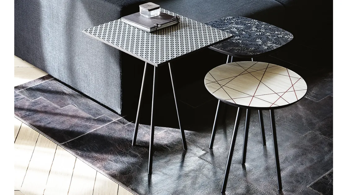 Tavolino in acero serigrafato e base in acciaio Kaos di Cattelan Italia
