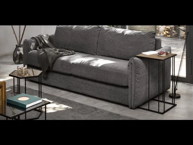 Tavolino Renee da divano con top in ceramica e base in metallo di Calligaris