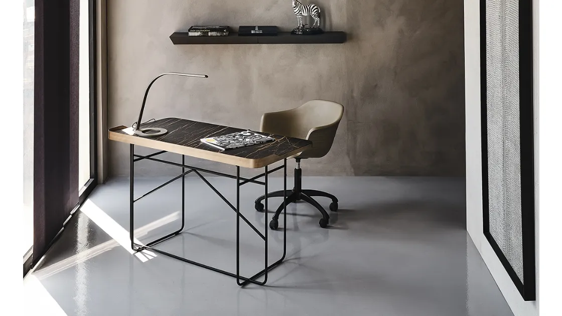 Scrittoio Wolf Keramik con piano in ceramica Marmi e base in acciaio di Cattelan Italia