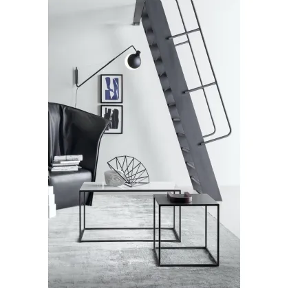 Tavolino Team con base in metallo e top disponibile in varie finiture di Novamobili