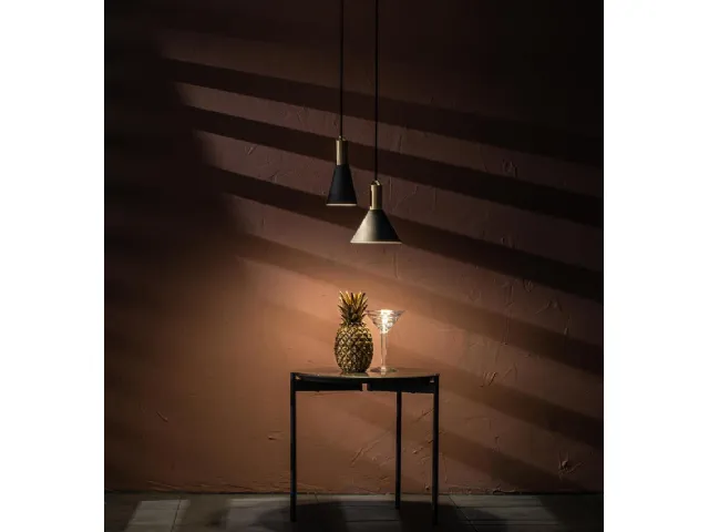 Lampada a sospensione Lince in metallo con decoro in ottone verniciato di Stones