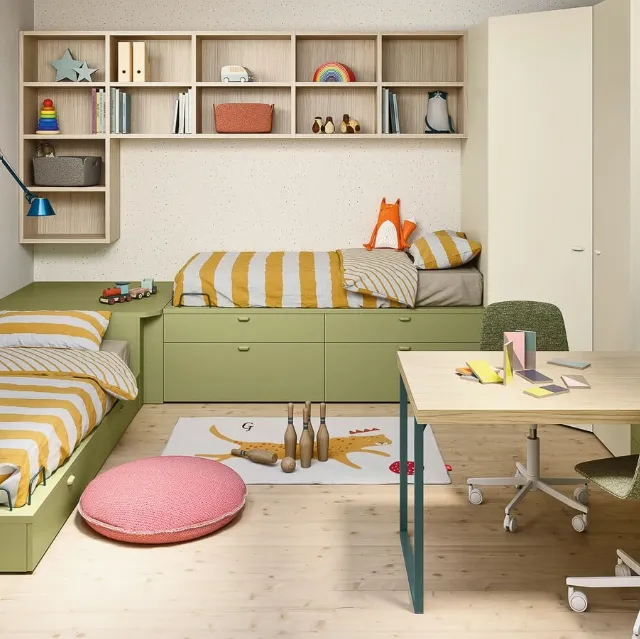 Cameretta su misura con 2 letti e armadio ad angolo Kids space 04 di Nidi