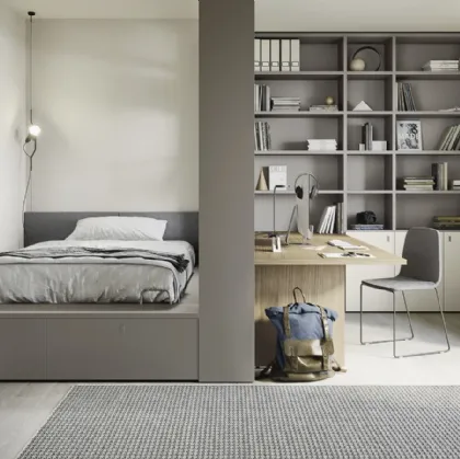 Cameretta con letto su cassettone e ampia libreria Next space 02 di Nidi