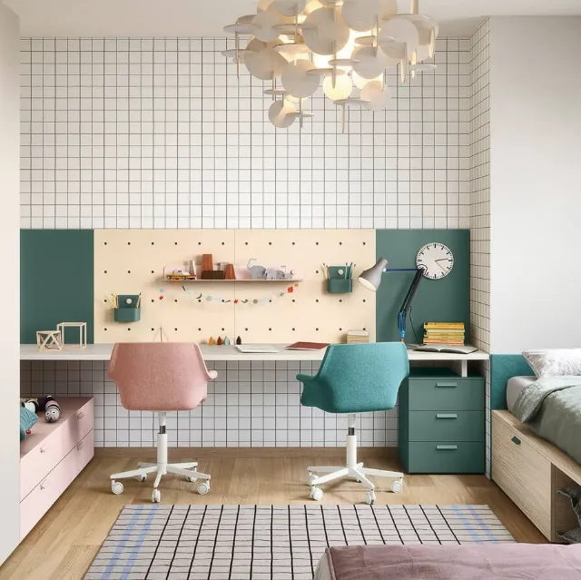 Cameretta componibile a 2 letti con scrivania a parete e armadio a muro Kids space 03 di Nidi