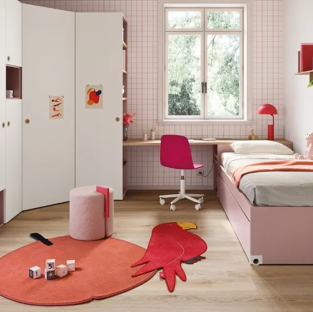 Cameretta su misura con cabina armadio ad angolo e panca contenitore Kids space 07 di Nidi