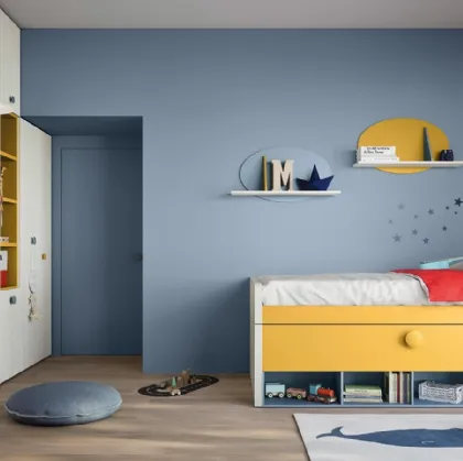 Cameretta su misura con armadio a muro e pensili a parete Kids space 08 di Nidi