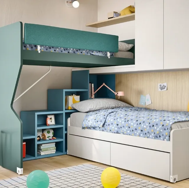 Cameretta a ponte con letto a castello Kids space 19 in melaminico di Nidi