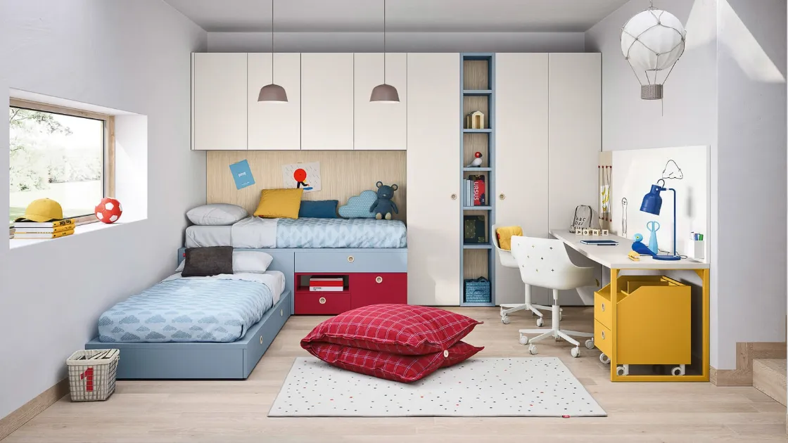 Cameretta con 2 letti e armadiatura a muro Kids space 20 di Nidi