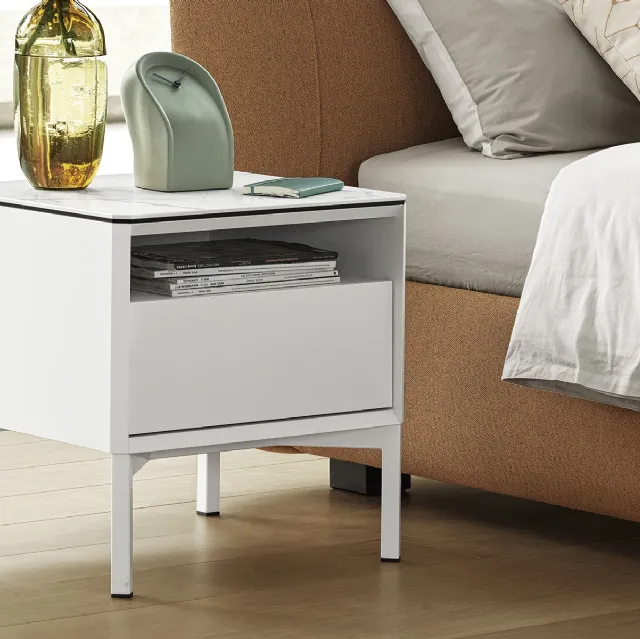 Comodino in legno laccato opaco York di Calligaris
