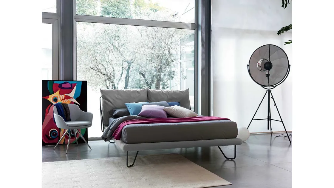 Letto in tessuto con testiera imbottita Miller di Bontempi Letti Design