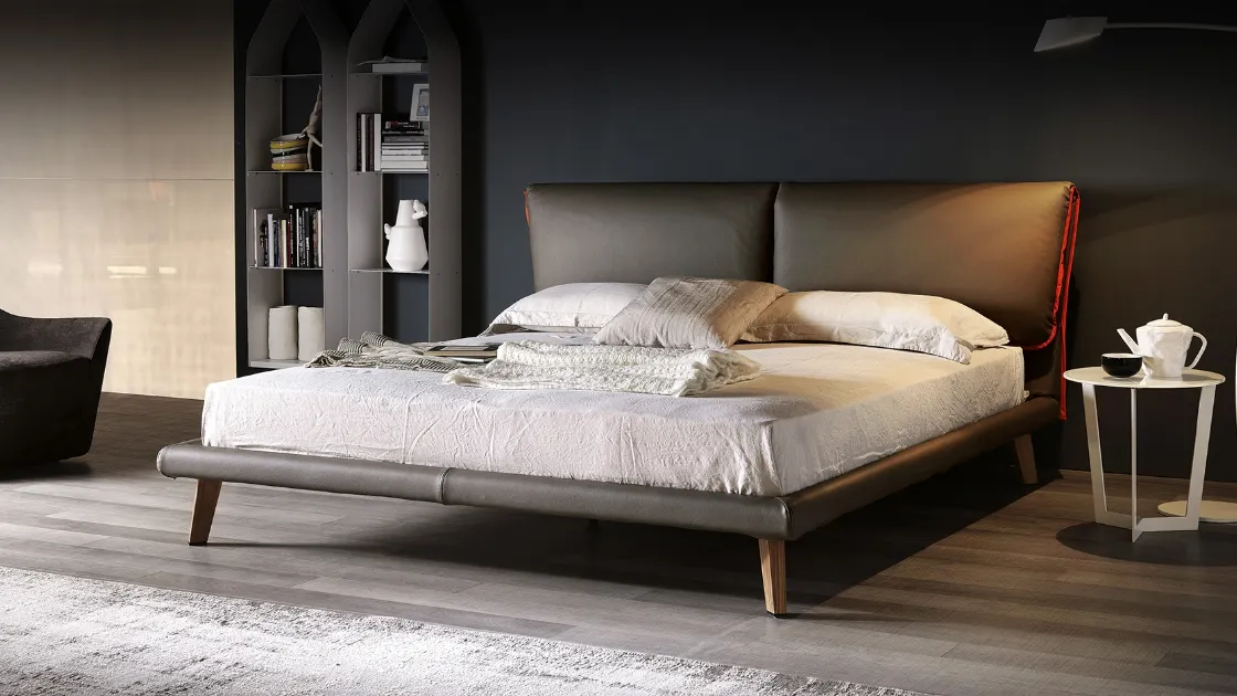 Letto imbottito con testiera Adam di Cattelan Italia