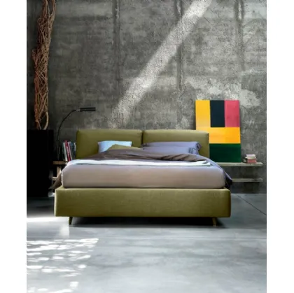 Letto in tessuto imbottito con testiera Kuna di Bontempi Letti Design