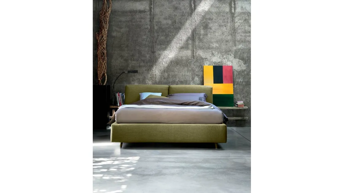 Letto in tessuto imbottito con testiera Kuna di Bontempi Letti Design