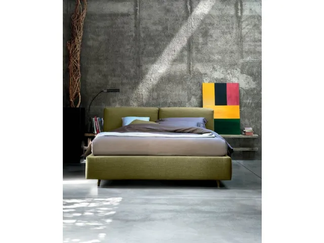 Letto in tessuto imbottito con testiera Kuna di Bontempi Letti Design