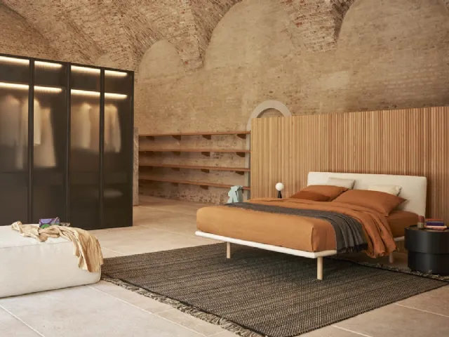Letto in tessuto con testiera Filo di Pianca