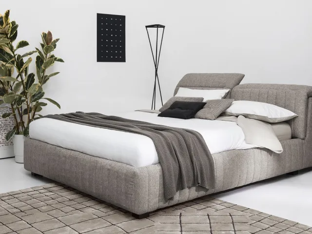 Letto in tessuto imbottito con trapuntatura verticale Portland di Calligaris