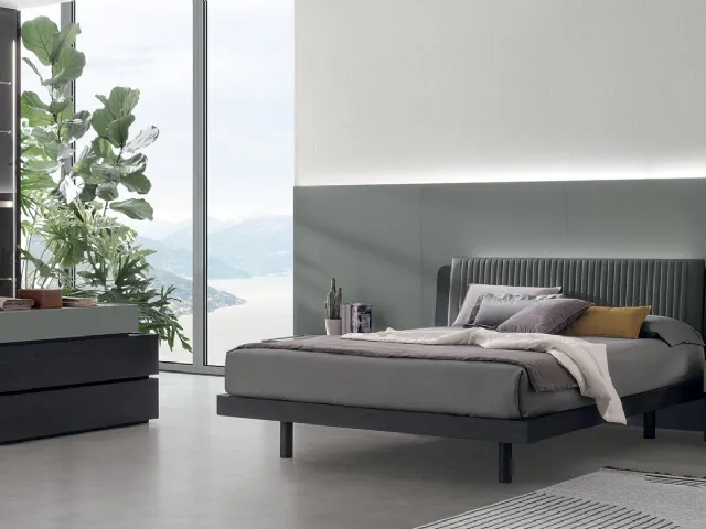 Letto con testiera rivestita in ecopelle Roxy di Tomasella