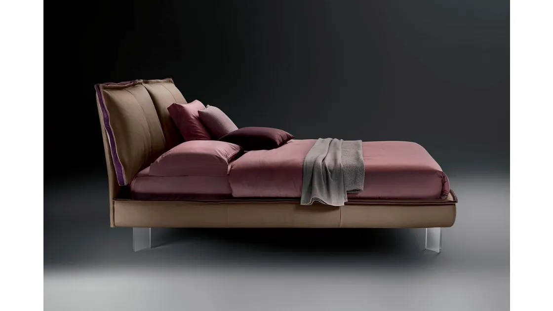 Letto Sandy Levante in pelle con testiera imbottita e piedini trasparenti di Bontempi Letti Design