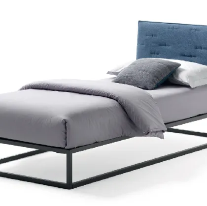 Letto singolo in tessuto imbottito con struttura in metallo Twist di Bside