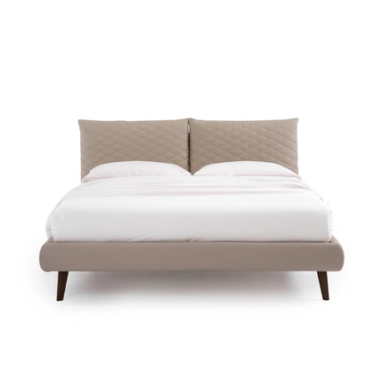 Letto con testiera trapuntata So Regular di Noctis