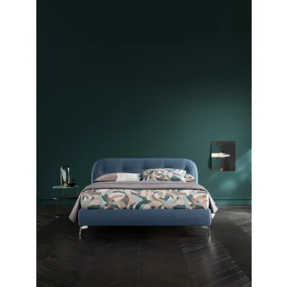Letto in tessuto imbottito con testiera Soul Antigua di Altrenotti