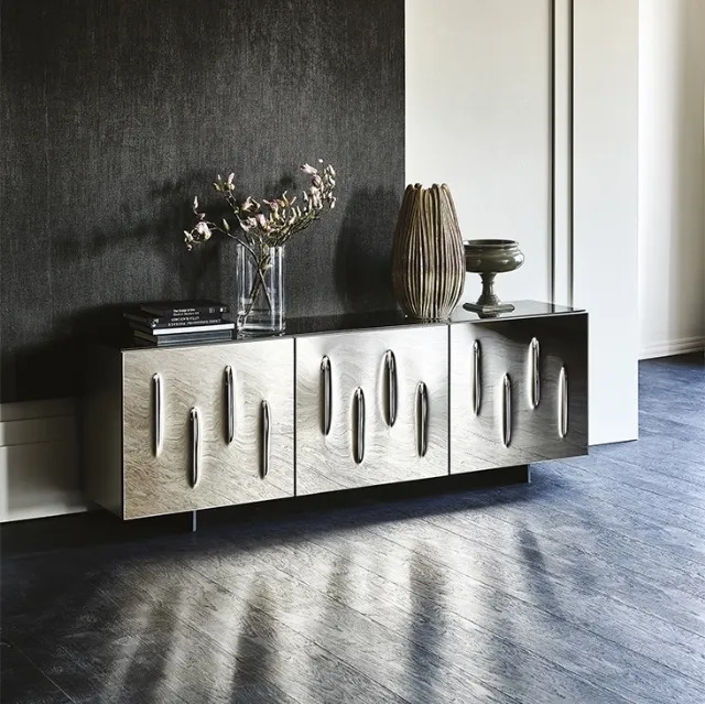Madia in legno con ante bombate in cristallo specchiato bronzo Carnaby di Cattelan Italia