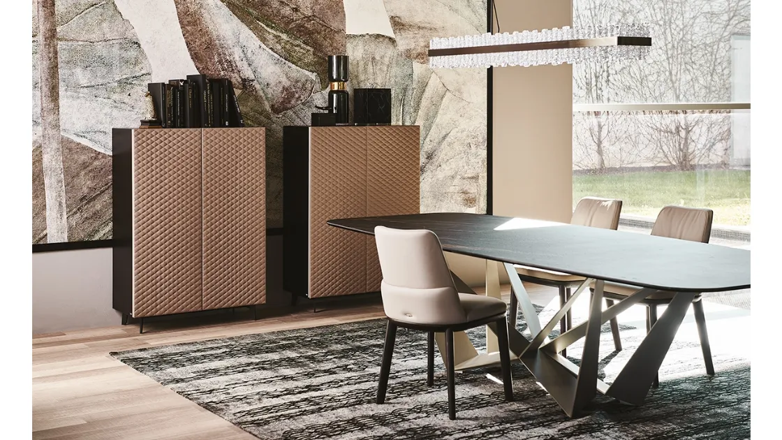 Madia in legno goffrato con base in acciaio e ante in ecopelle Tiffany di Cattelan Italia
