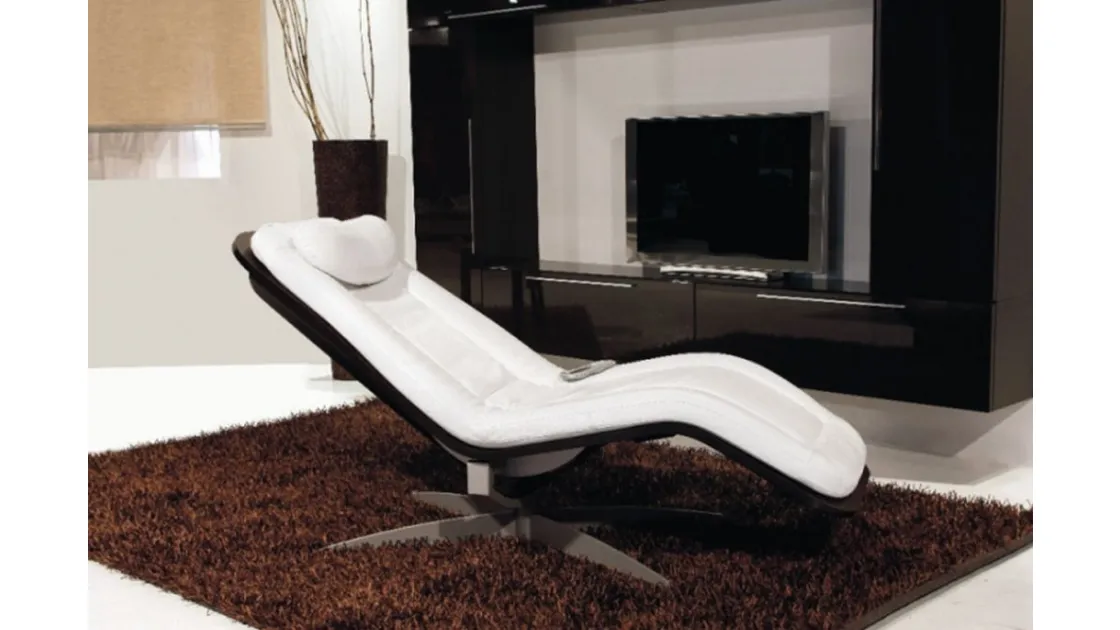 Poltrona con massaggio Shiatsu Rhea in legno rivestito in ecopelle con struttura in metallo di Spaziorelax