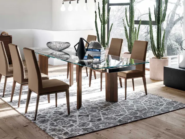 Sedia in pelle con schienale alto e struttura in legno massello Bess di Calligaris