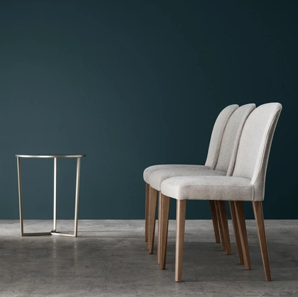 Sedia Gaia in tessuto imbottito di Maronese