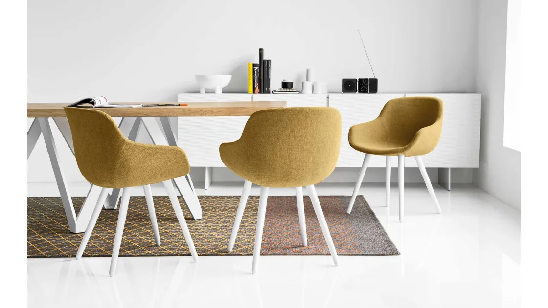 Sedia in tessuto con braccioli Igloo di Calligaris