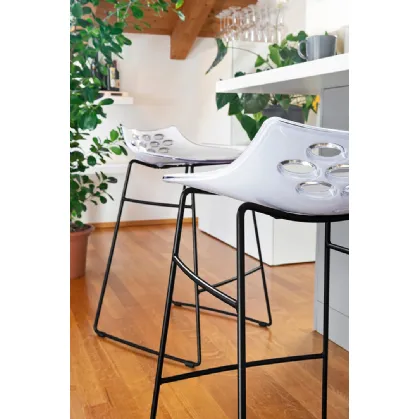 Sgabello in plastica con struttura in metallo Jam SG di Connubia