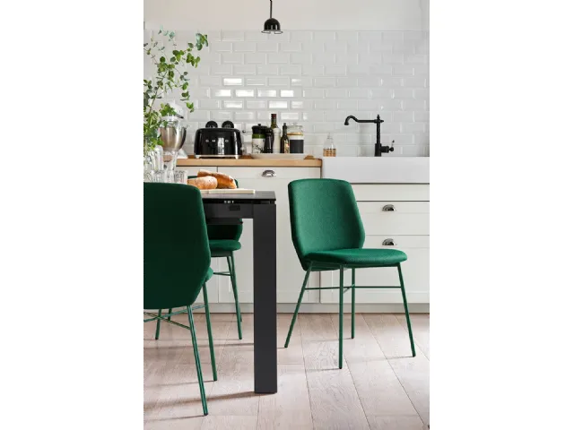 Sedia in tessuto con gambe in metallo Sibilla soft di Connubia