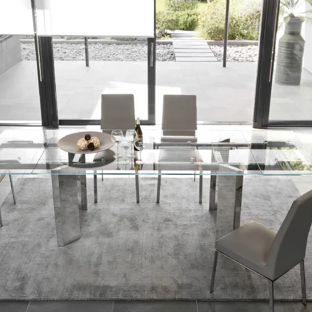 Tavolo allungabile in vetro con gambe in metallo Tower di Calligaris