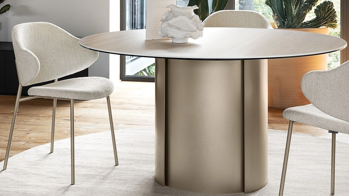 Tavolo rotondo Yoroi in ceramica di Calligaris