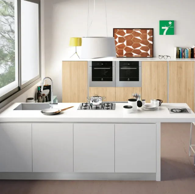 Cucina Moderna Ank in laccato Bianco Opaco e Rovere Naturale di Creo