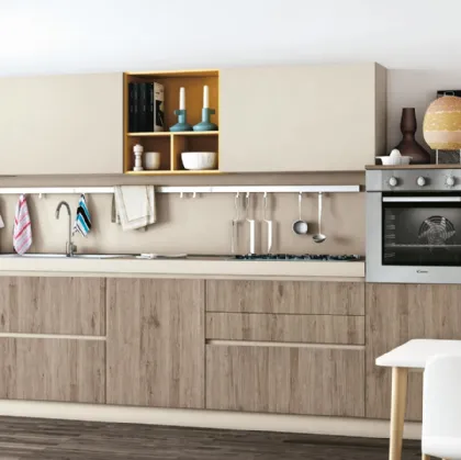 Cucina Moderna lineare Ank finitura Rovere Corteccia e laccato opaco Beige di Creo