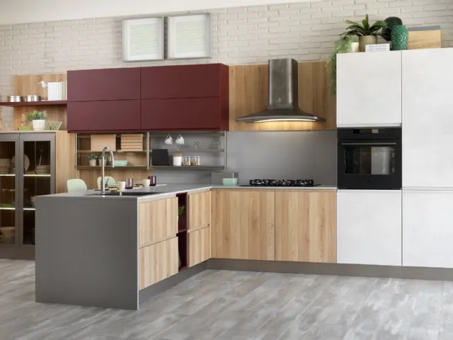 Cucina Moderna angolare Jey Feel in melaminico Rovere Ortisei, Rosso Cardinale e Stone White di Creo
