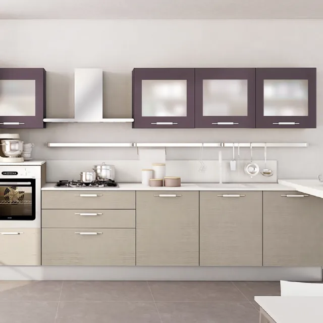 Cucina Moderna Kyra finitura laccato Kaschmir e Melanzana di Creo