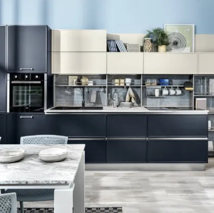 Cucina Moderna lineare Rewind finitura laccato opaco Blue Cristal di Creo