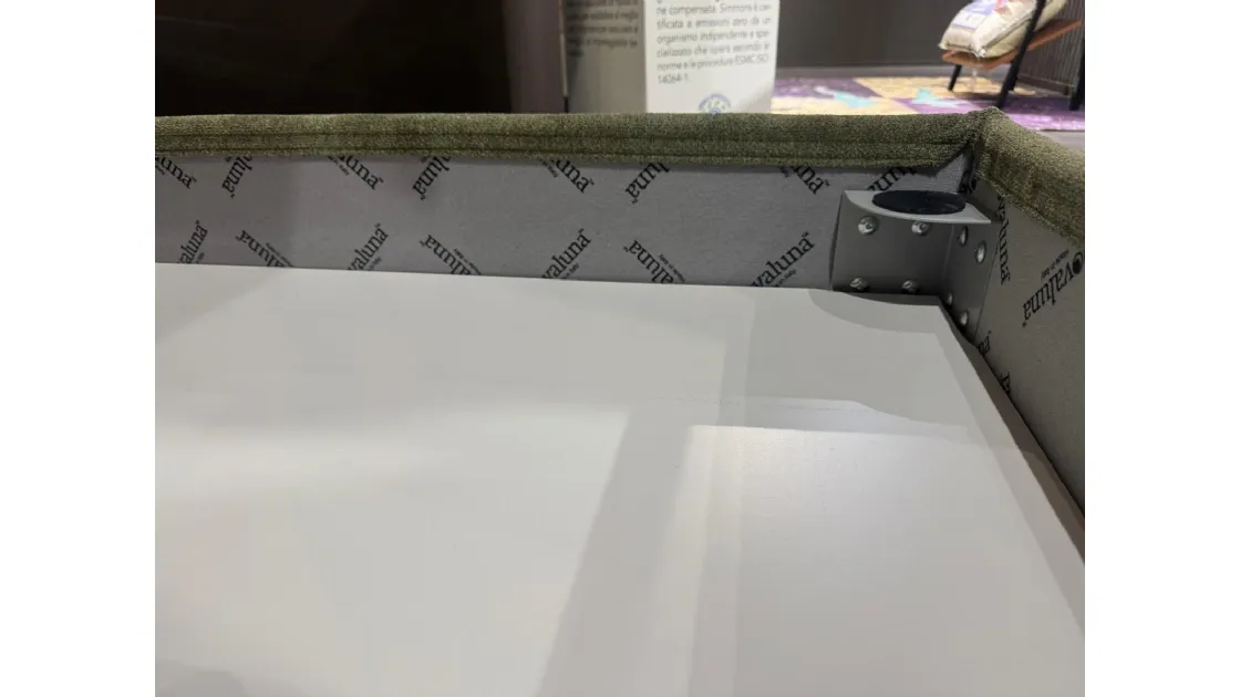 Eleganza essenziale, comfort su misura: scopri il letto Harlem.