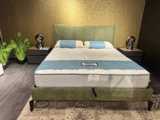 Eleganza essenziale, comfort su misura: scopri il letto Harlem.