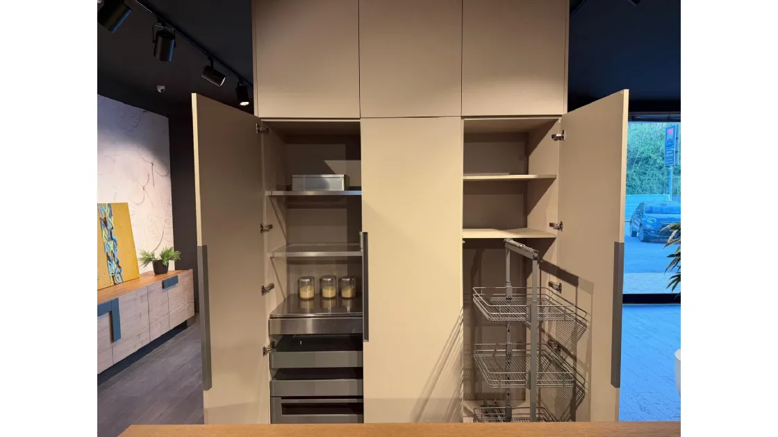 Scopri una nuova idea di cucina dove design e funzionalità si incontrano: la Immagina Neck Matheria di Lube