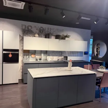 Oltre Lux Fenix con Isola, design elegante in pronta consegna