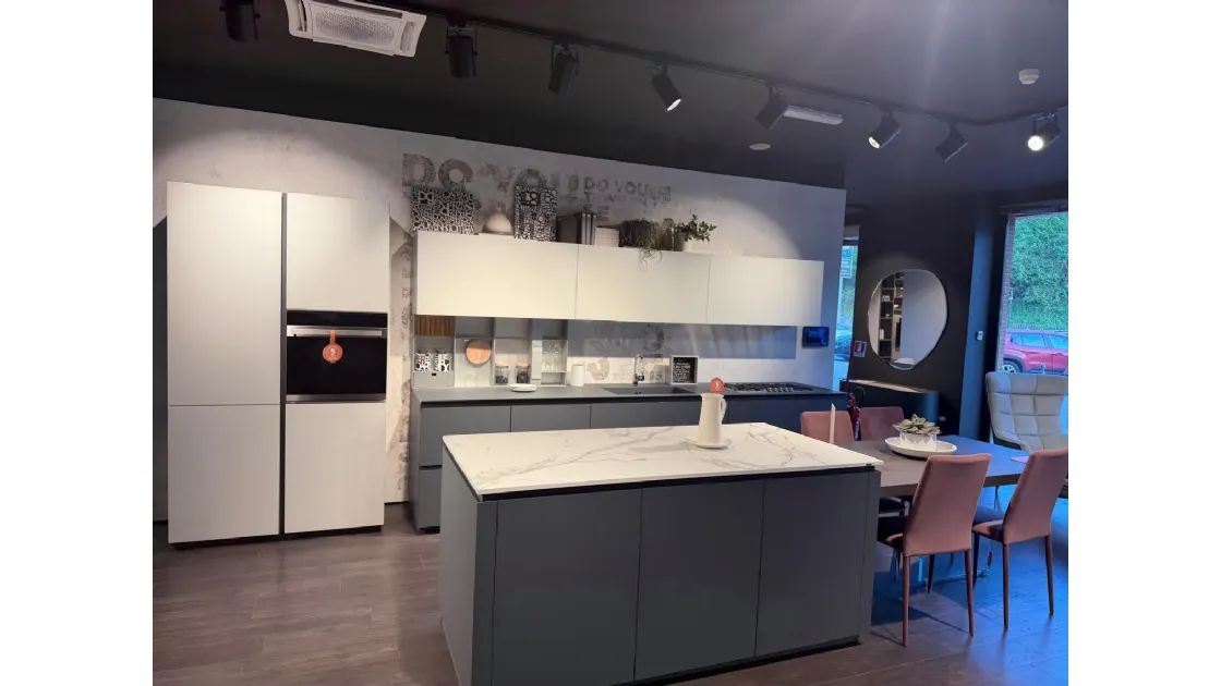 Oltre Lux Fenix con Isola, design elegante in pronta consegna
