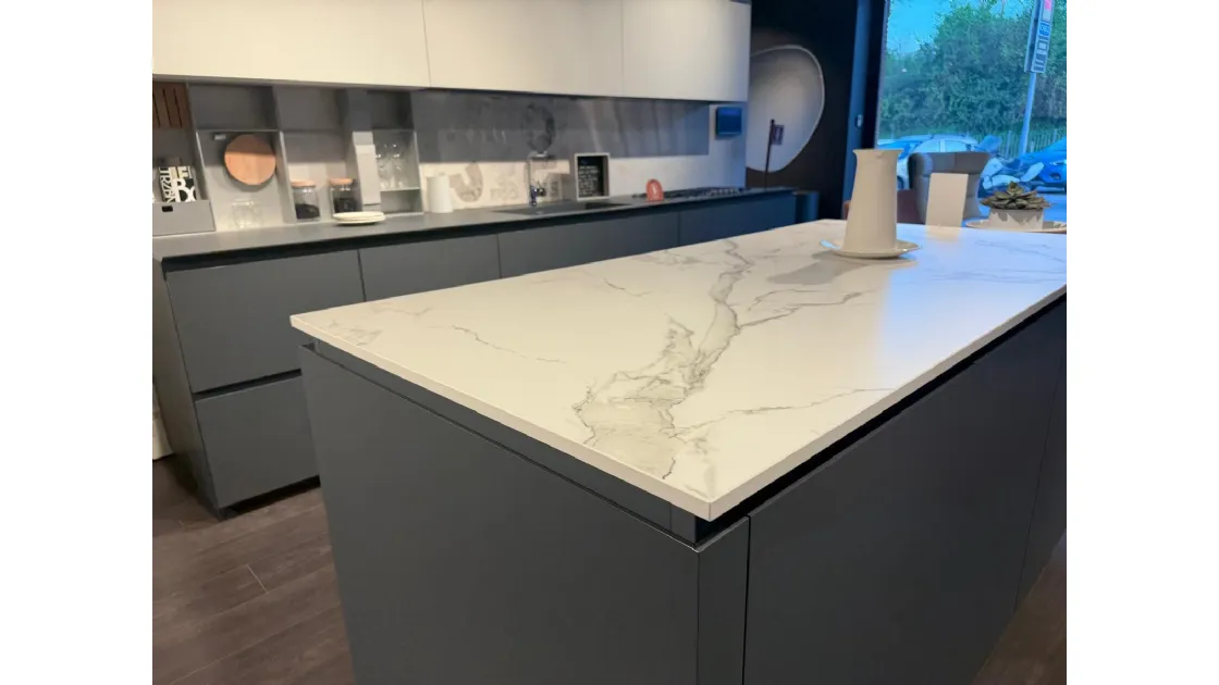 Oltre Lux Fenix con Isola, design elegante in pronta consegna