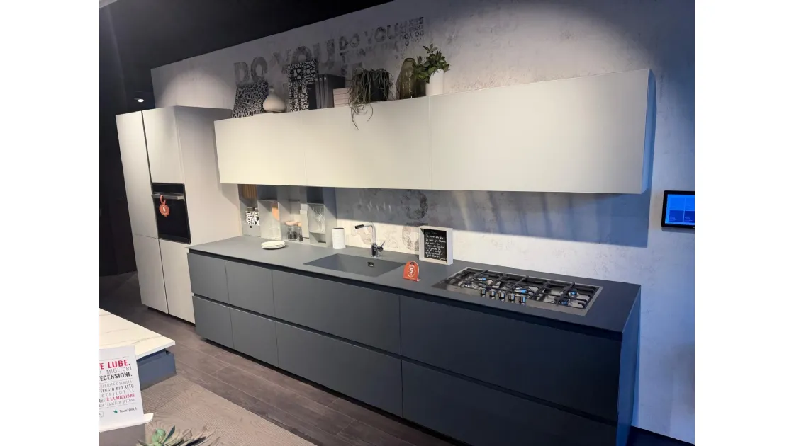 Oltre Lux Fenix con Isola, design elegante in pronta consegna