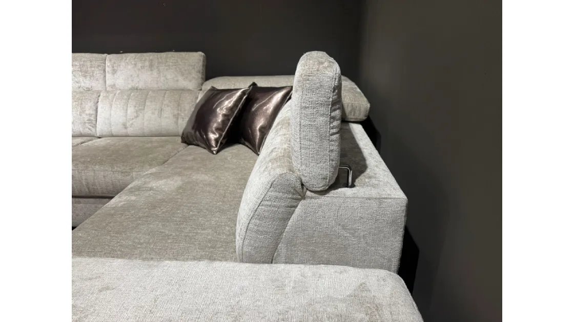 Divano angolare elegante e funzionale