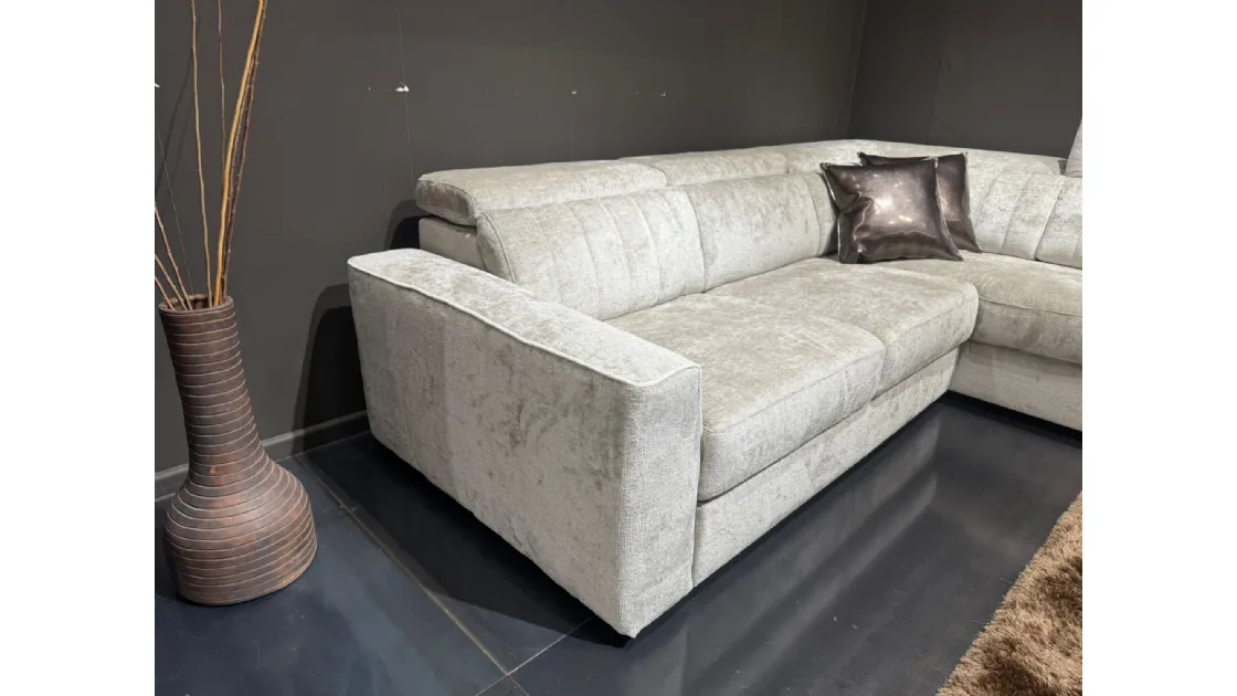 Divano angolare elegante e funzionale